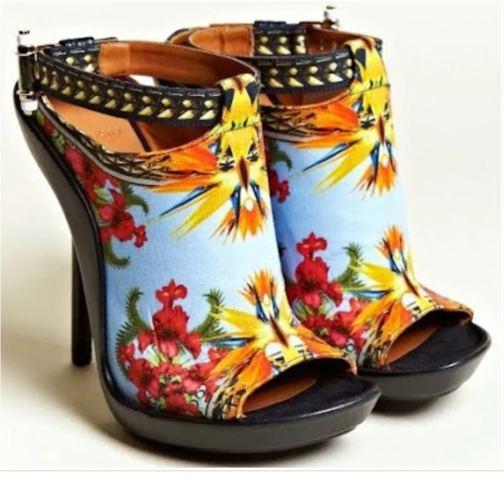 GIVENCHY Birds of Paradise Silk & Leather Stilletos - Picture 6 of 6